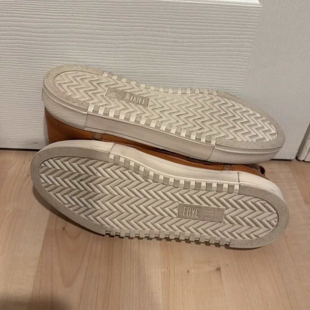 Frye Gia Lug Trail Sneaker Shoe in Beige Multi Leather And Canvas - Women’s 9 - Picture 7 of 8